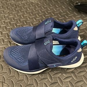 TIEM Slipstream Cycling Shoes with Cleats installed - 8